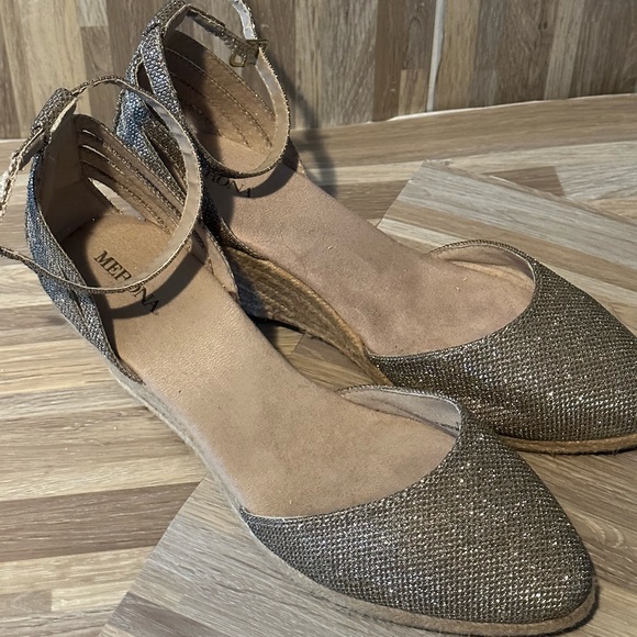 Merona Shoes - Gold wedge shoes slightly use size 8 1/2